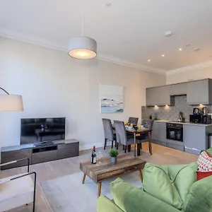 Dragon - Centre 2 Bed Apartment Edinburgh